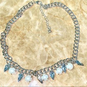 Beautiful statement necklace in new condition!💕✨